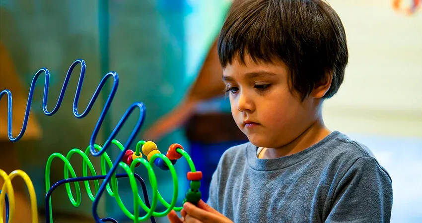 CBD no Tratamento do Autismo: Como Extratos Ricos em CBD Podem Ajudar Crianças e Adolescentes